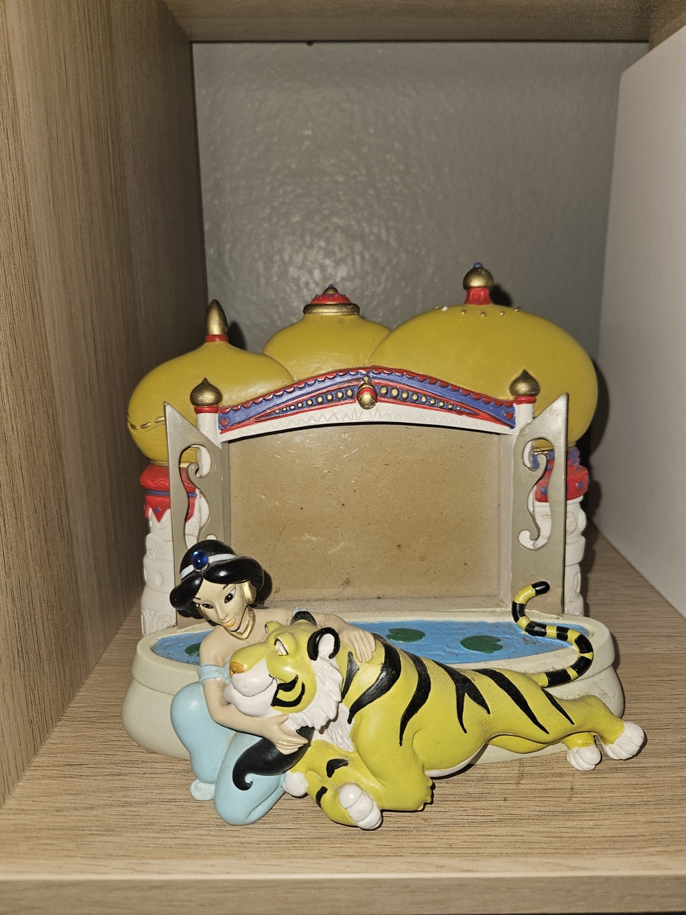 RARE VINTAGE 90's Disney Aladan, Disney Jasmine and Rajah Figurine Photo Frame